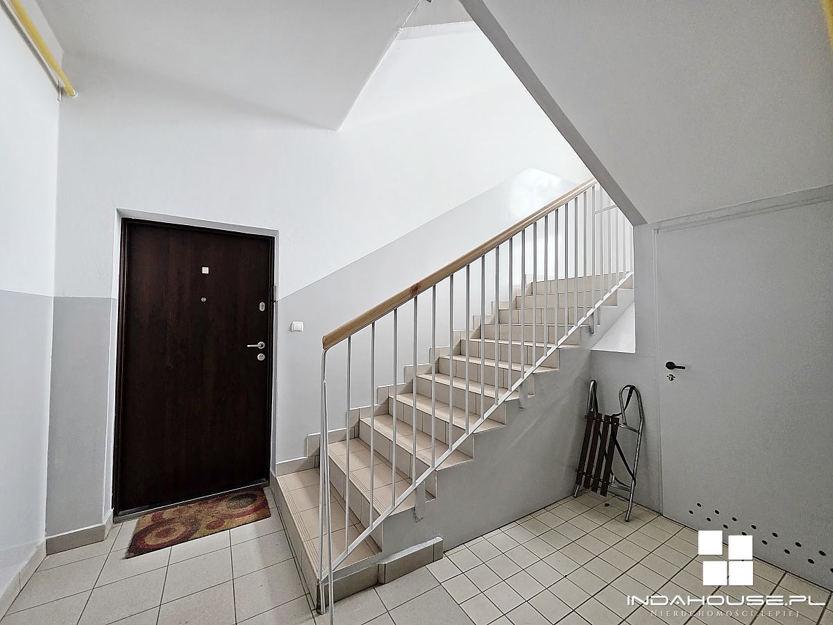 Dwustronne, parter, bez barier architektonicznych. (13)