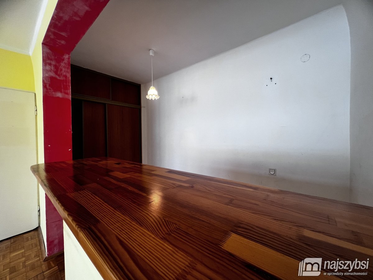 KOSZALIN-KAWALERKA W ODNOWIONYM, OCIEPLONYM BLOKU  (10)