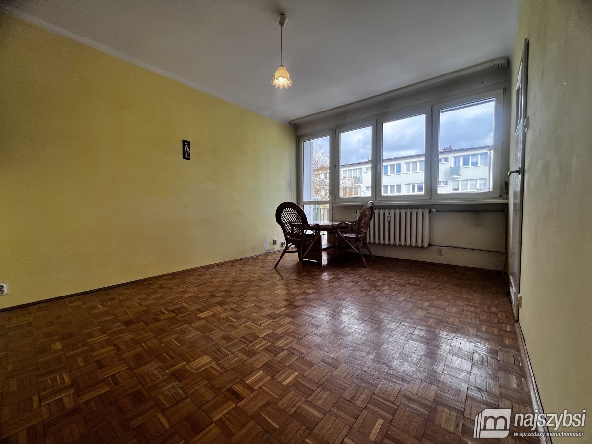 KOSZALIN-KAWALERKA W ODNOWIONYM, OCIEPLONYM BLOKU  (3)