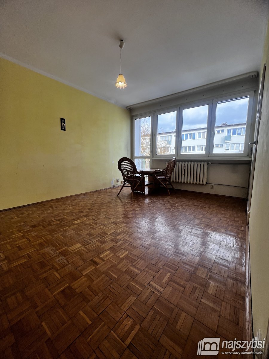 KOSZALIN-KAWALERKA W ODNOWIONYM, OCIEPLONYM BLOKU  (4)