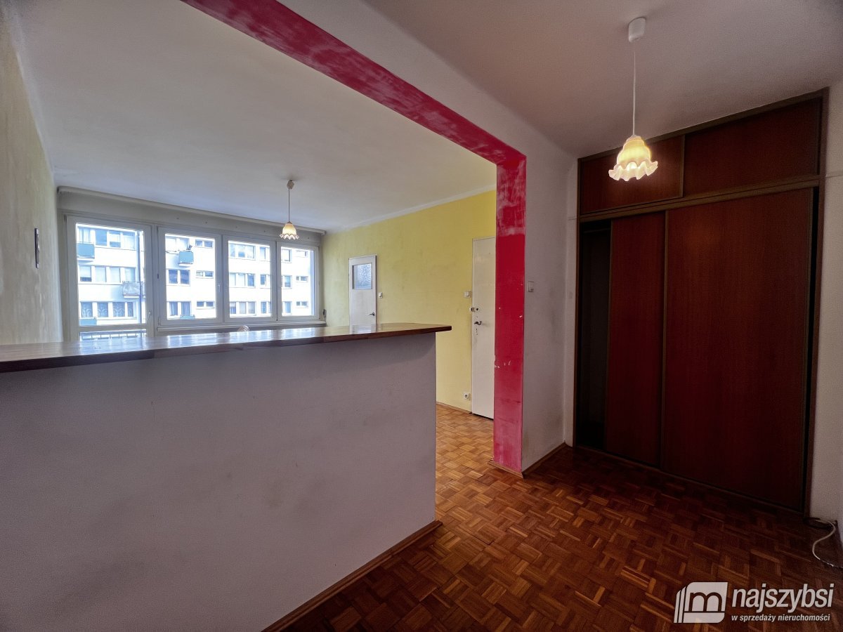 KOSZALIN-KAWALERKA W ODNOWIONYM, OCIEPLONYM BLOKU  (6)