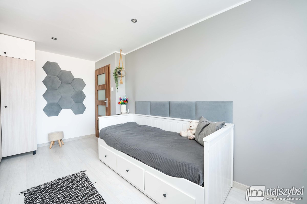 KOŁOBRZEG - PRZESTRONNE MIESZKANIE 4pok. Z GARAŻEM (13)