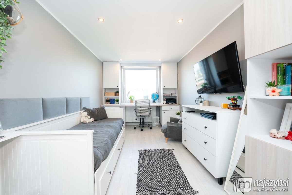 KOŁOBRZEG - PRZESTRONNE MIESZKANIE 4pok. Z GARAŻEM (14)