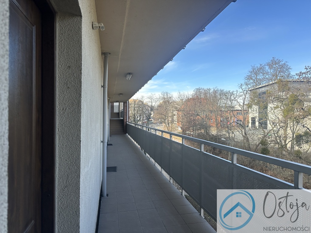 Duża kawalerka - balkon - super stan (7)