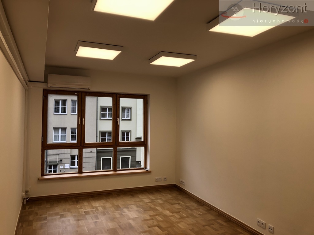 Lokal biurowy 47m2 Stare Miasto, okolice Wyszaka (1)