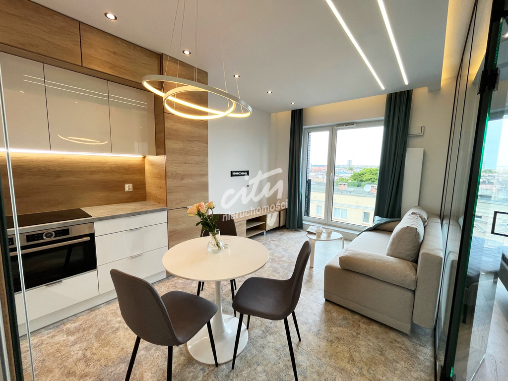 Wysoki Standard! Centrum, 2 pokoje, parking. (1)