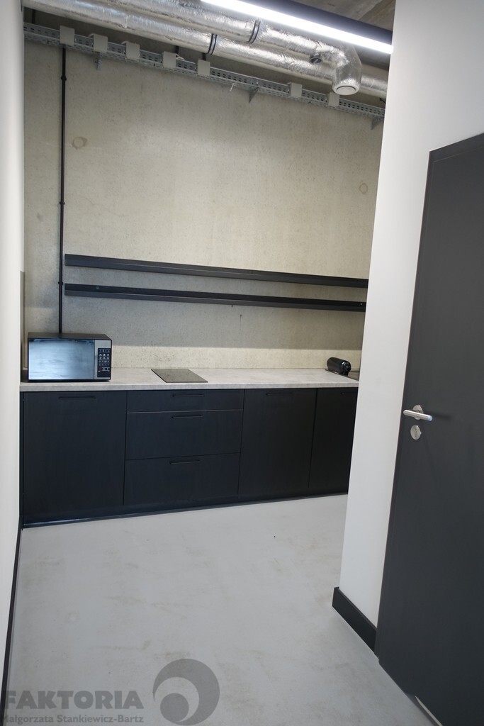 Dołuje pomieszczenia biurowe 290 m2 (14)