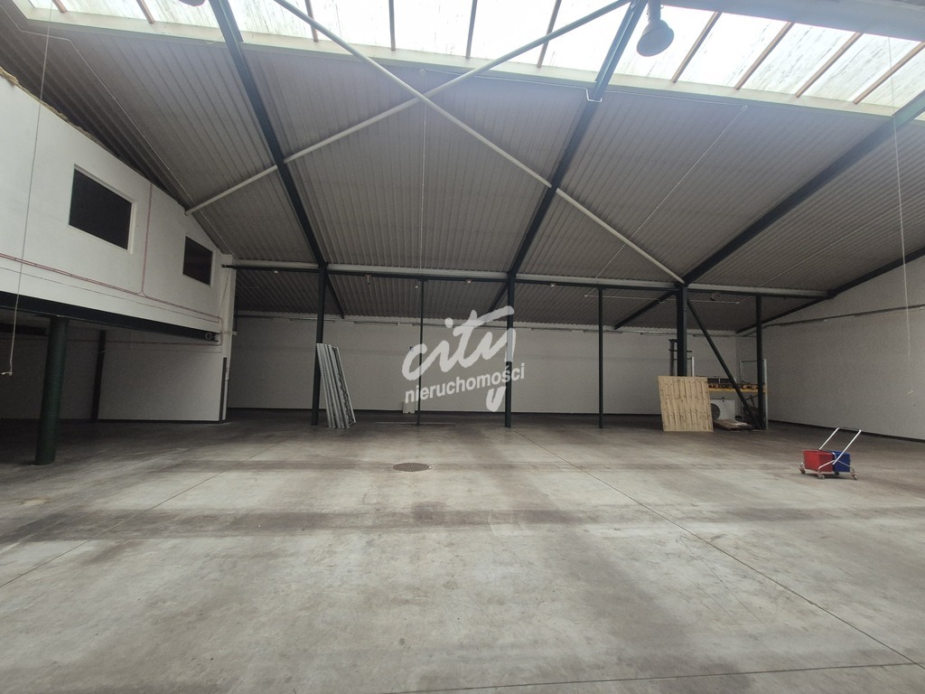 Hala na wynajem 730 m2 z biurami i placem (1)