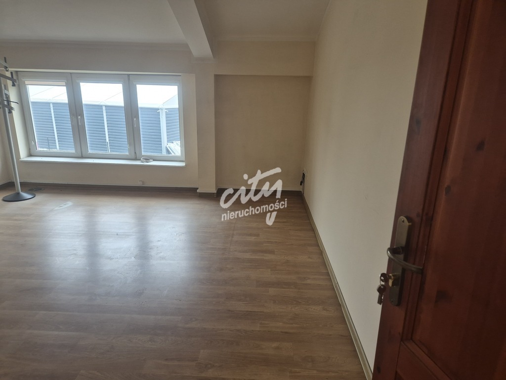 Hala na wynajem 730 m2 z biurami i placem (7)