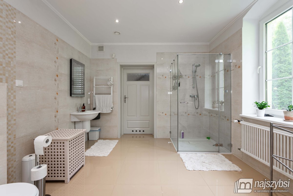 PARSOWO-DUŻA POSIADŁOŚĆ NA UBOCZU  (24)