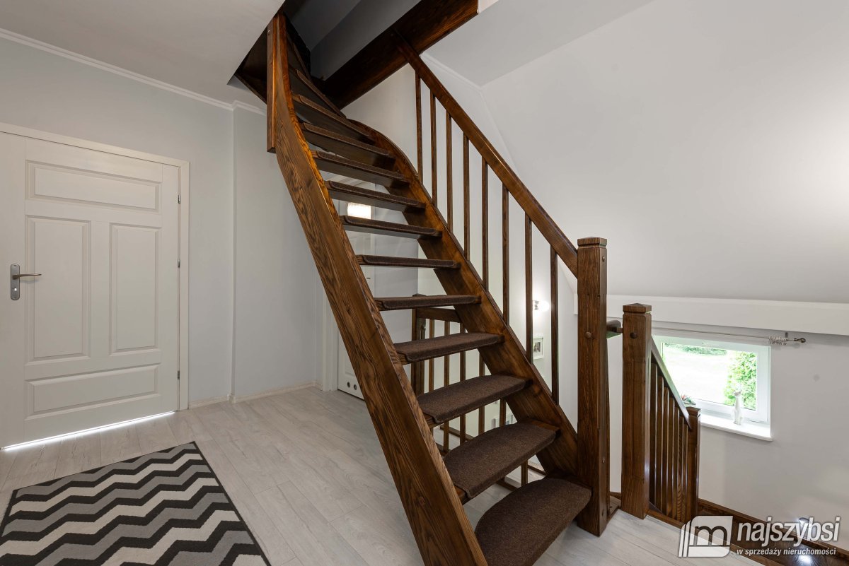 PARSOWO-DUŻA POSIADŁOŚĆ NA UBOCZU  (25)