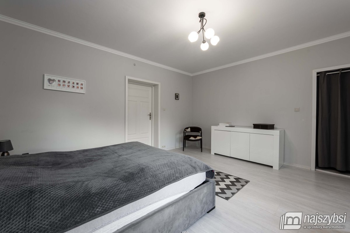 PARSOWO-DUŻA POSIADŁOŚĆ NA UBOCZU  (28)