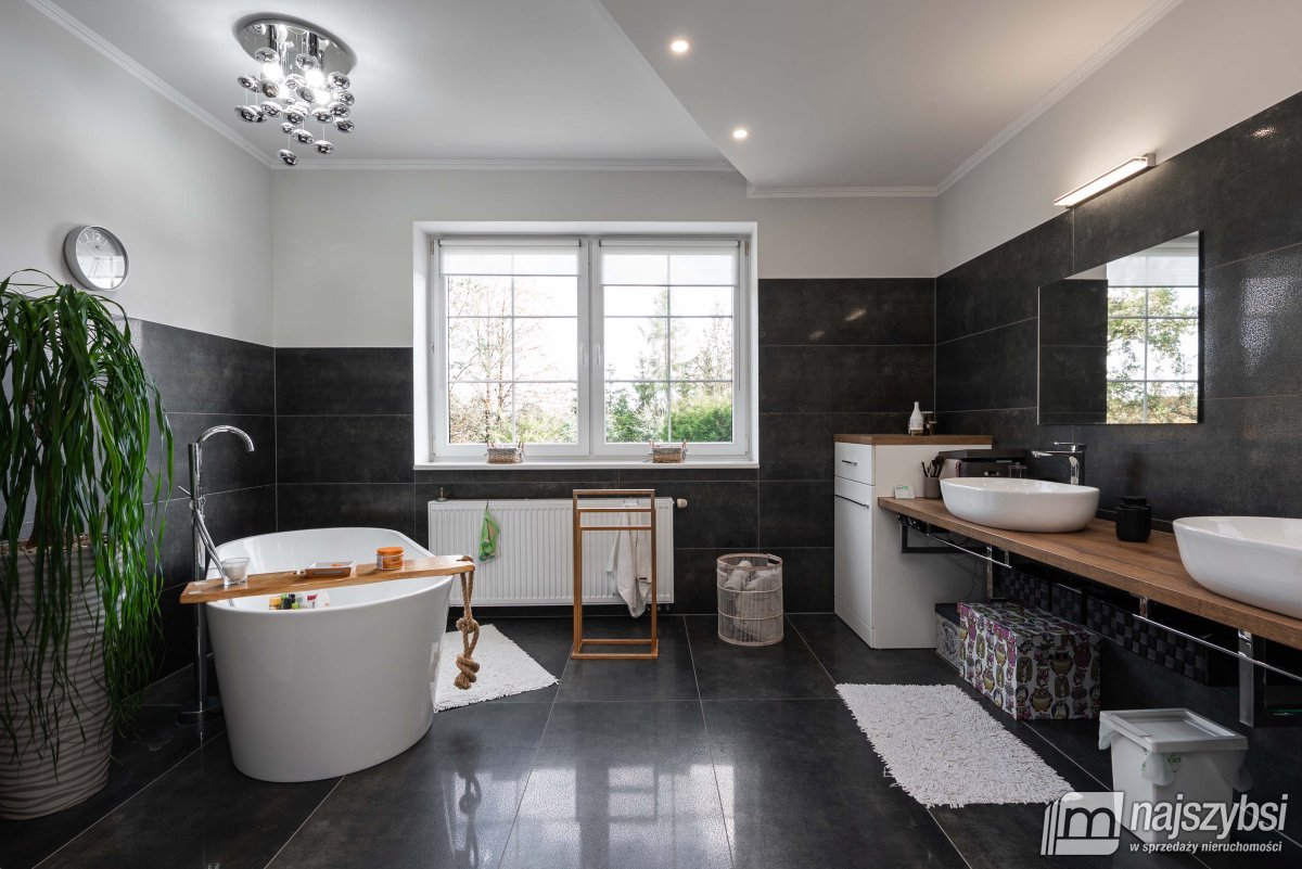 PARSOWO-DUŻA POSIADŁOŚĆ NA UBOCZU  (29)