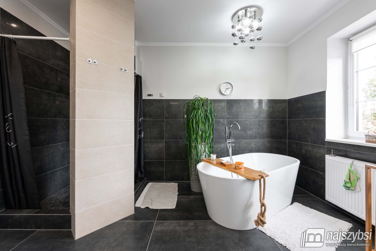 PARSOWO-DUŻA POSIADŁOŚĆ NA UBOCZU  (30)