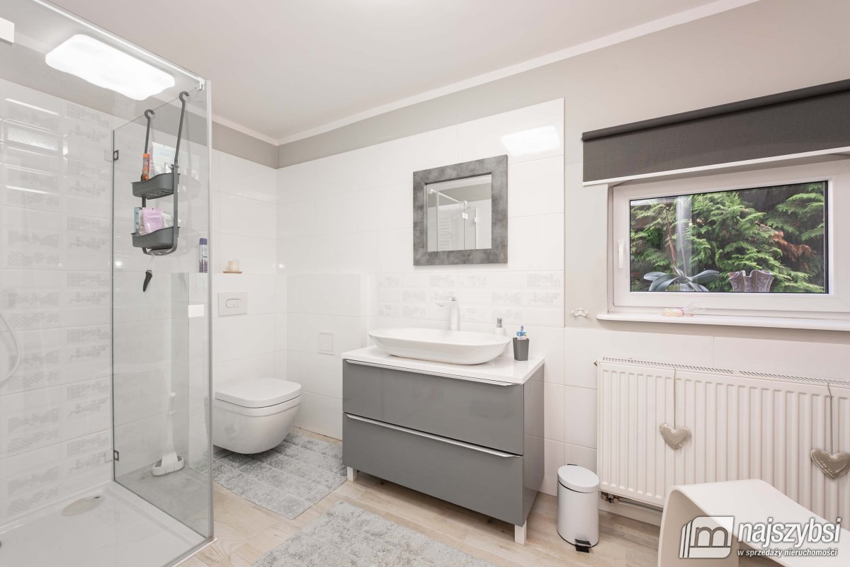 PARSOWO-DUŻA POSIADŁOŚĆ NA UBOCZU  (40)