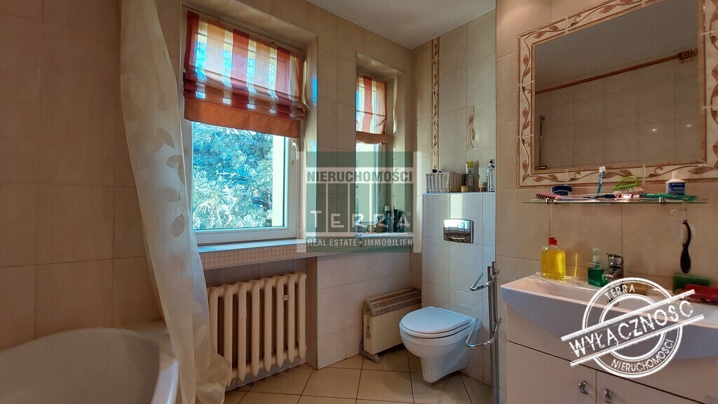 Zielony dom tonący w zieleni (15)