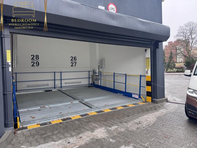 Samodzielny garaż czterostanowiskowy z platformami 32m2 z własną bramą (1)