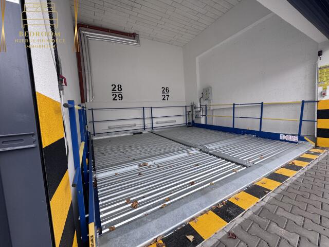 Samodzielny garaż czterostanowiskowy z platformami 32m2 z własną bramą (3)