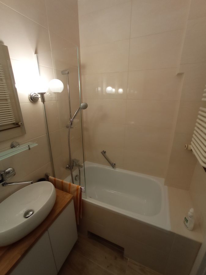 2 pokoje  w pobliżu Jasnych Błoni (12)