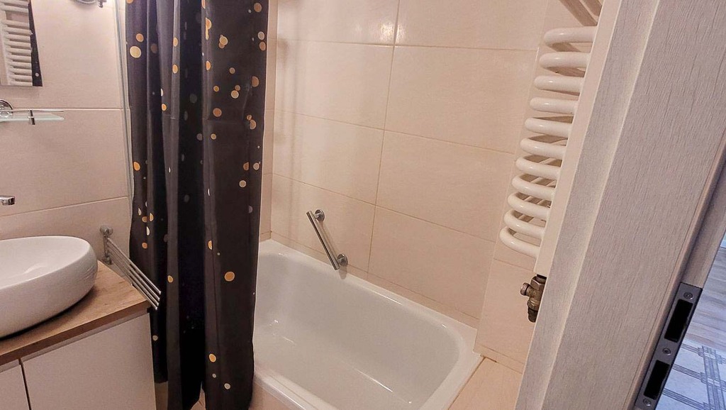 2 pokoje  w pobliżu Jasnych Błoni (11)