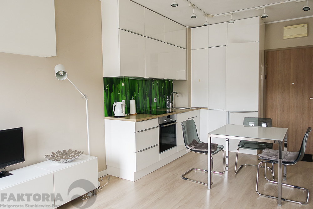 Centrum. Umebl. apartament 2pok. balkon 2400+340 (7)