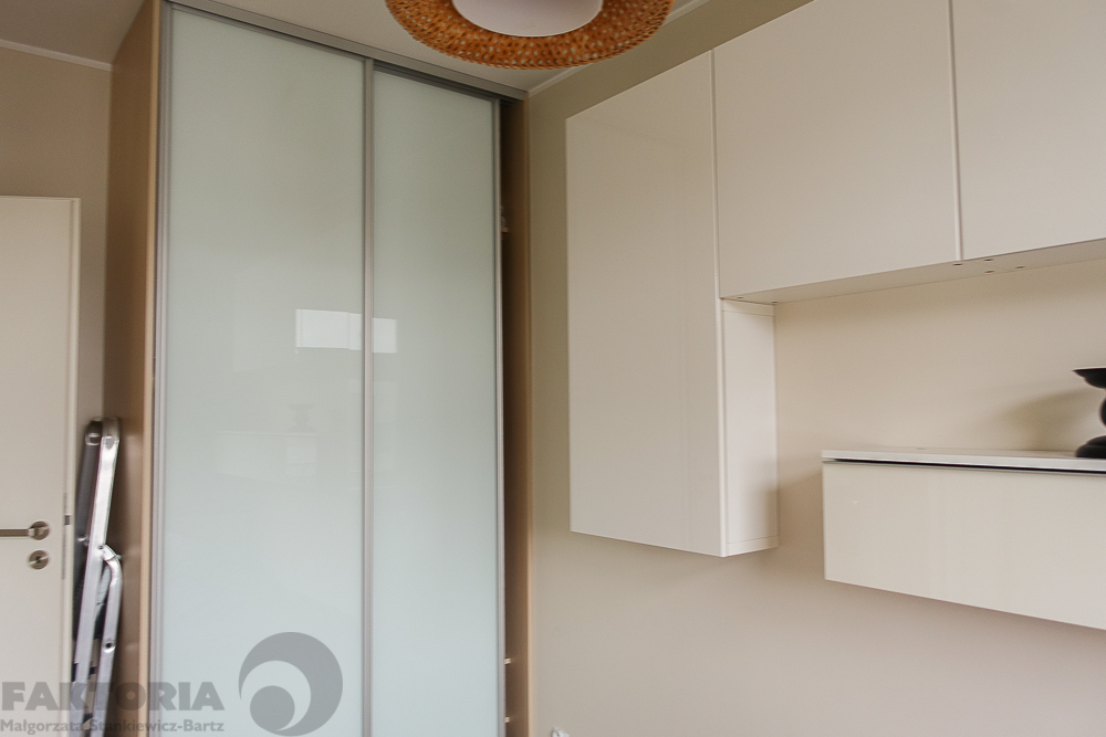 Centrum. Umebl. apartament 2pok. balkon 2400+340 (10)