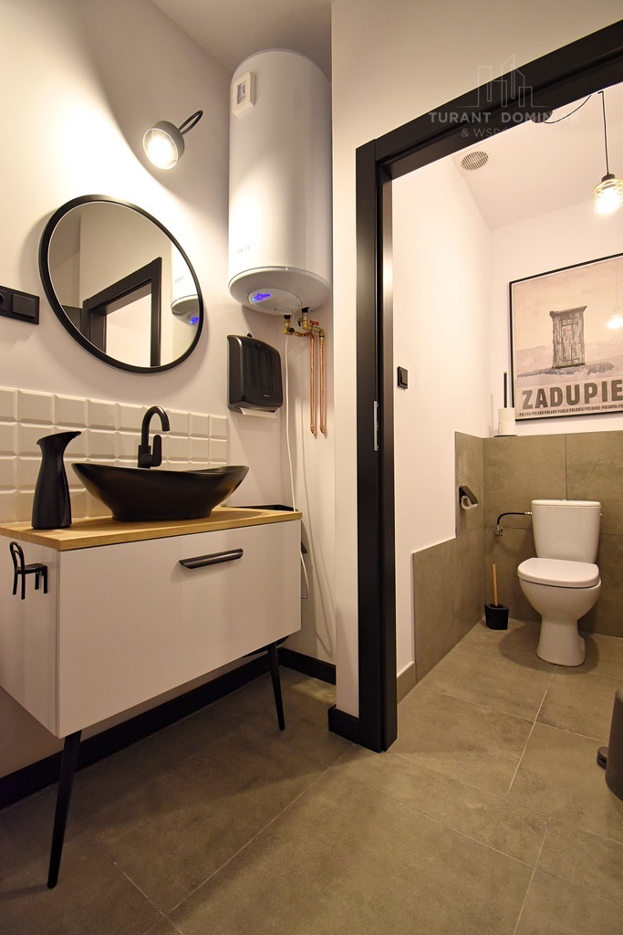 Nowoczesna i industrialna przestrzeń do pracy (14)