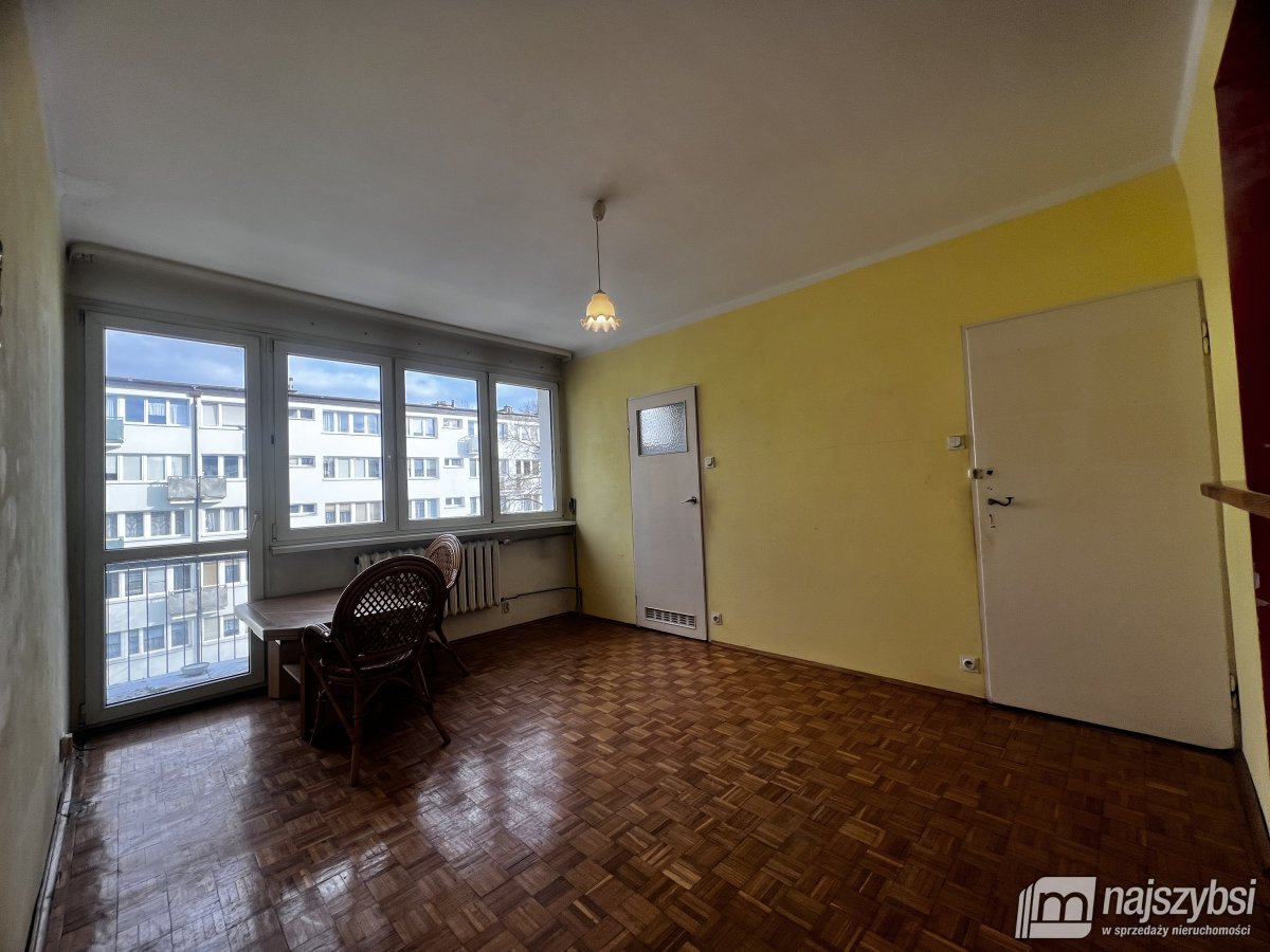 KOSZALIN-KAWALERKA W ODNOWIONYM, OCIEPLONYM BLOKU  (13)