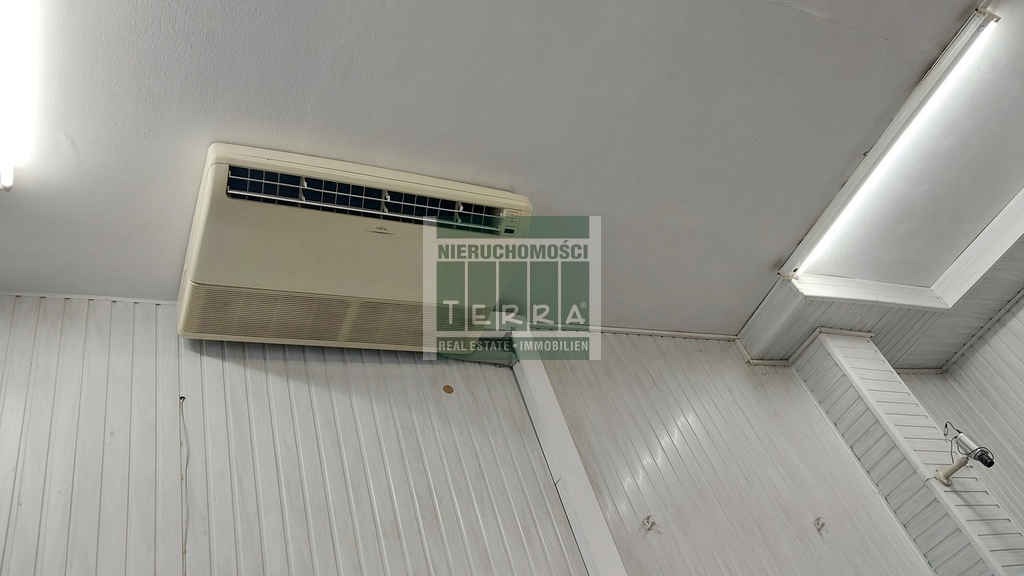 Lokal usługowy na parterze, os. Zacisze. (10)