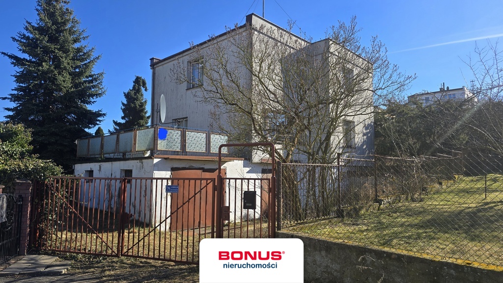 Dom wolnostojący z garażem i bud. gospodarczym. (2)