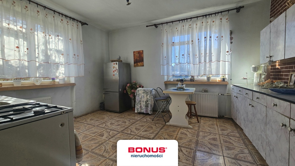 Dom wolnostojący z garażem i bud. gospodarczym. (6)