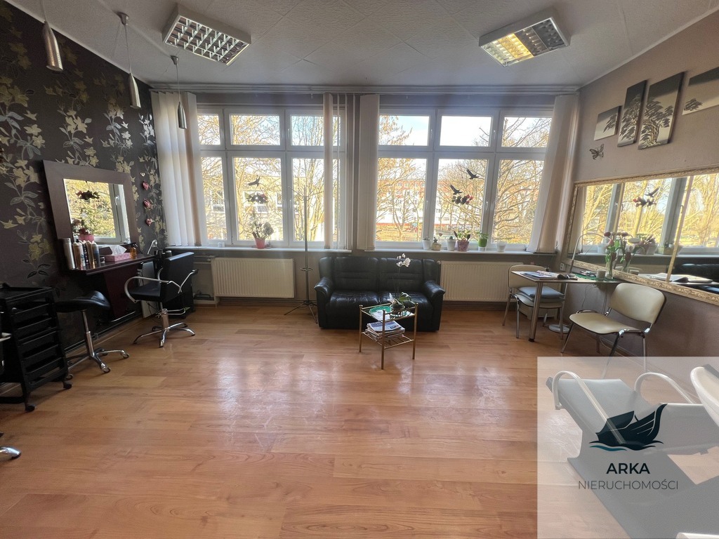 Lokal usługowy z 30-letnią historią s. fryzjer. (1)