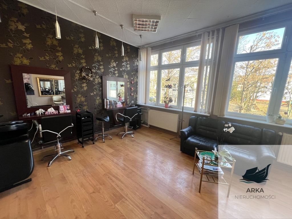 Lokal usługowy z 30-letnią historią s. fryzjer. (2)