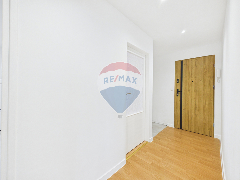 Mieszkanie na I p. 2 pok. z balkonem! (17)