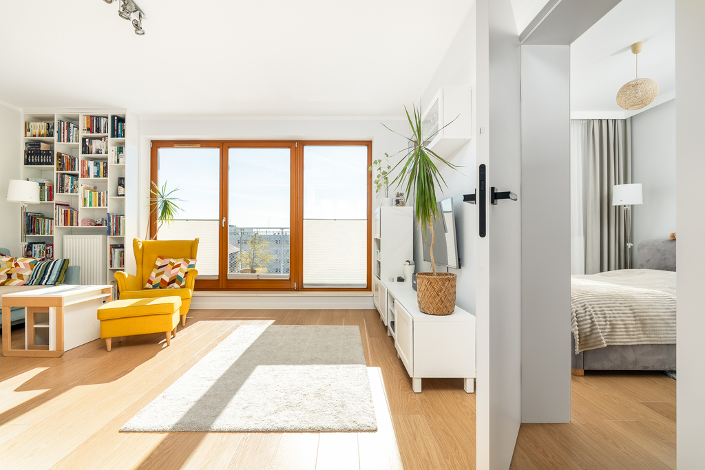 Przytulne 2 pokoje z tarasem i garażem. 4 Ogrody. (10)