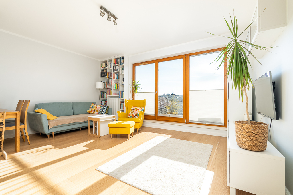 Przytulne 2 pokoje z tarasem i garażem. 4 Ogrody. (4)