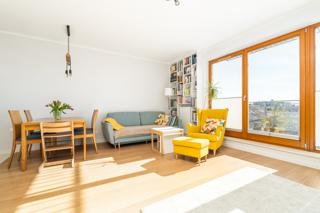 Przytulne 2 pokoje z tarasem i garażem. 4 Ogrody. (3)