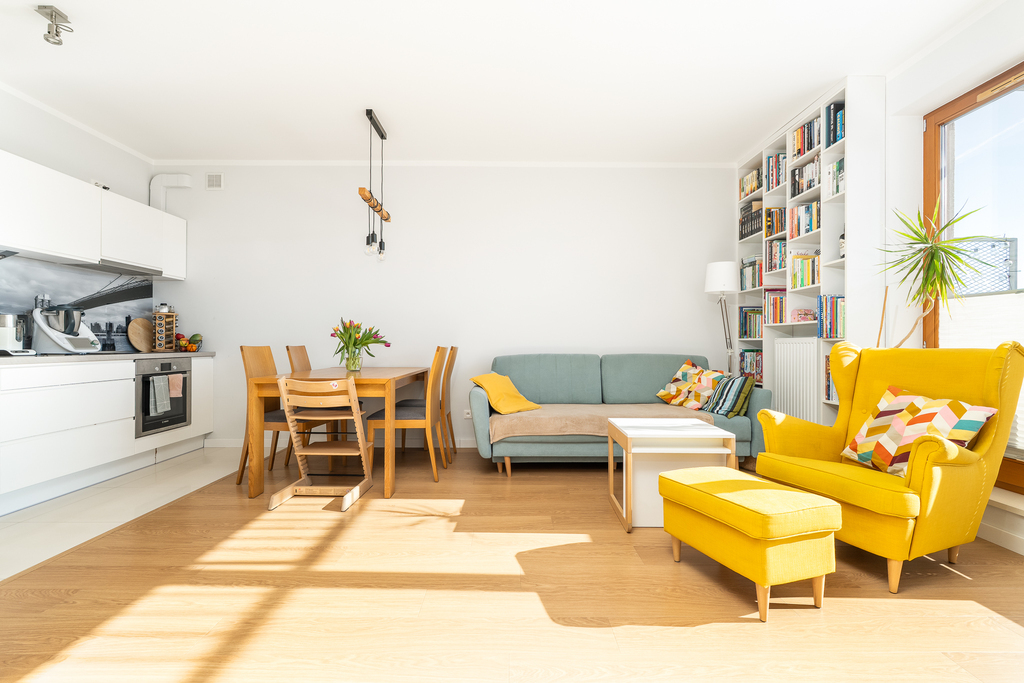 Przytulne 2 pokoje z tarasem i garażem. 4 Ogrody. (5)