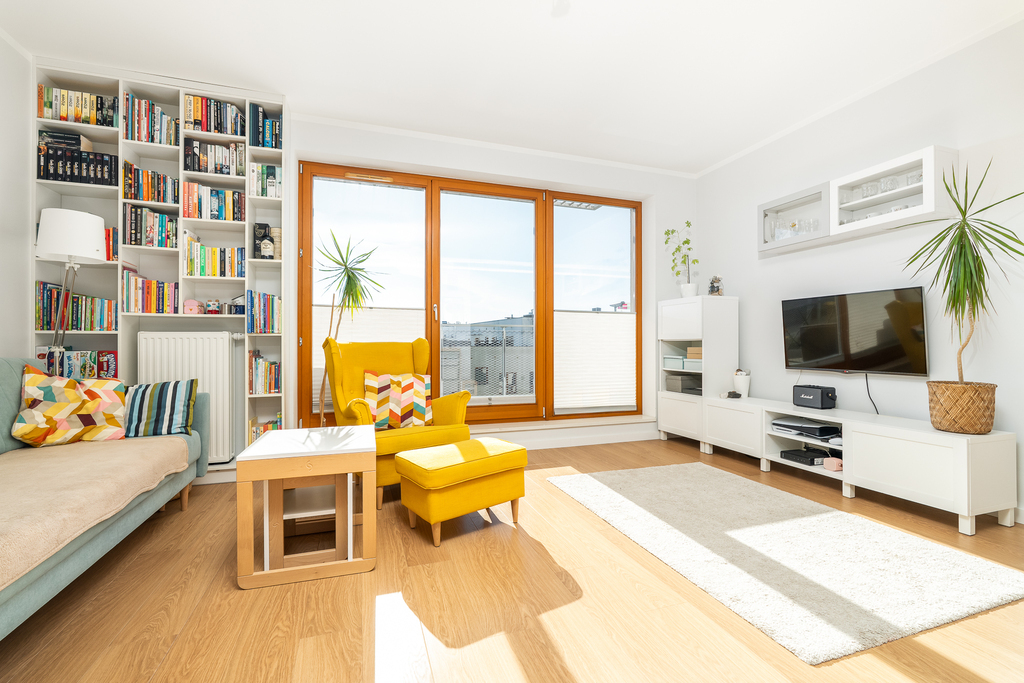 Przytulne 2 pokoje z tarasem i garażem. 4 Ogrody. (2)