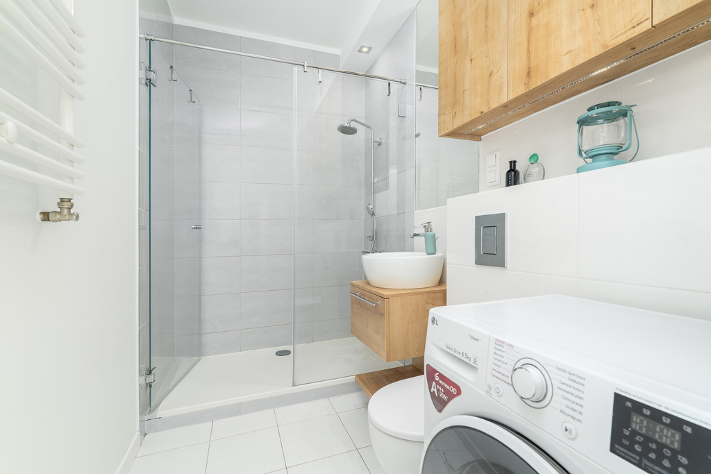 Przytulne 2 pokoje z tarasem i garażem. 4 Ogrody. (14)