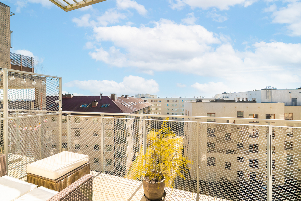 Przytulne 2 pokoje z tarasem i garażem. 4 Ogrody. (15)