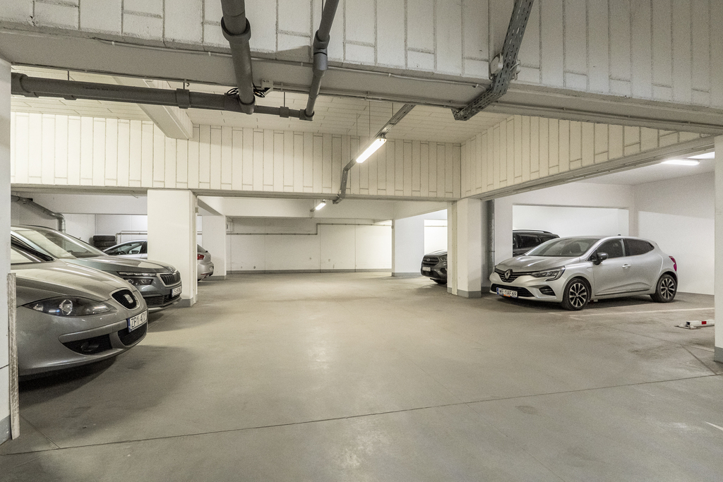 Przytulne 2 pokoje z tarasem i garażem. 4 Ogrody. (18)