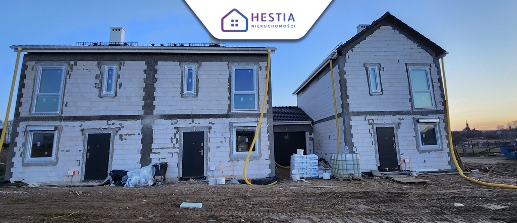 Środkowy segment z dużym garażem, 4-pokoje ogródek (1)