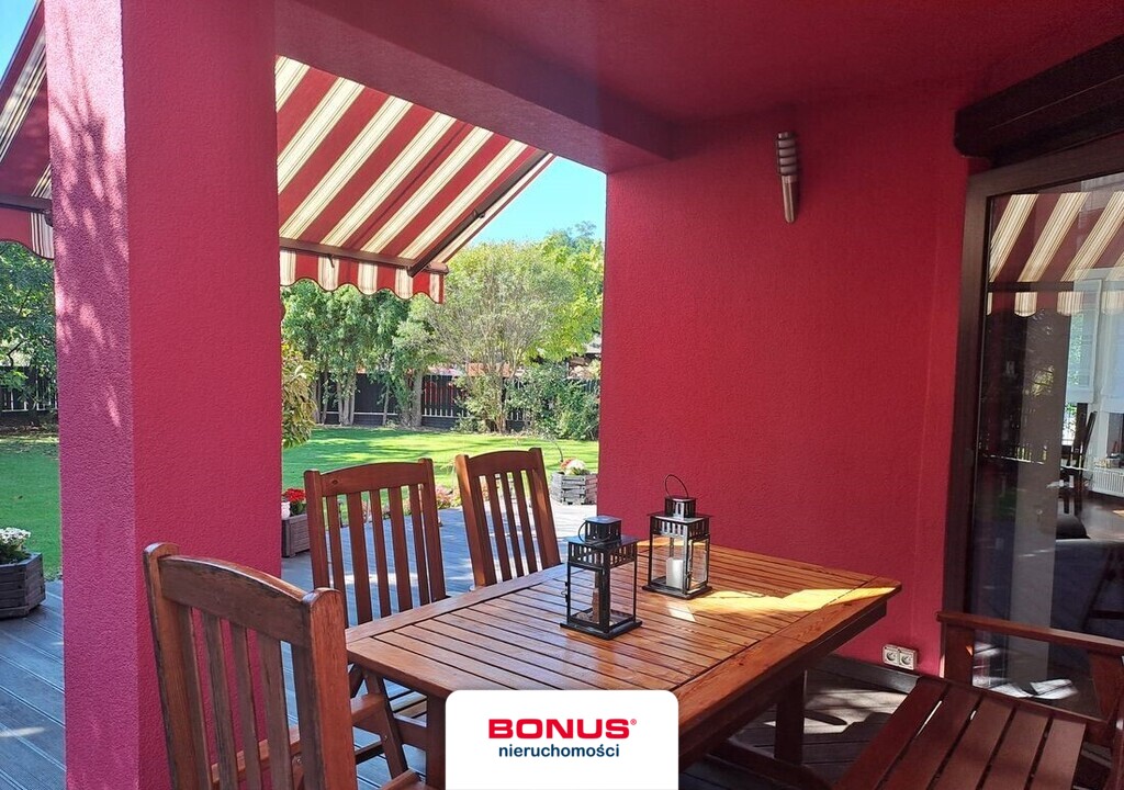 Wolnostojący dom z garażem i ogrodem (5)