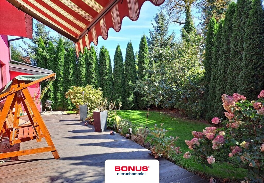 Wolnostojący dom z garażem i ogrodem (6)