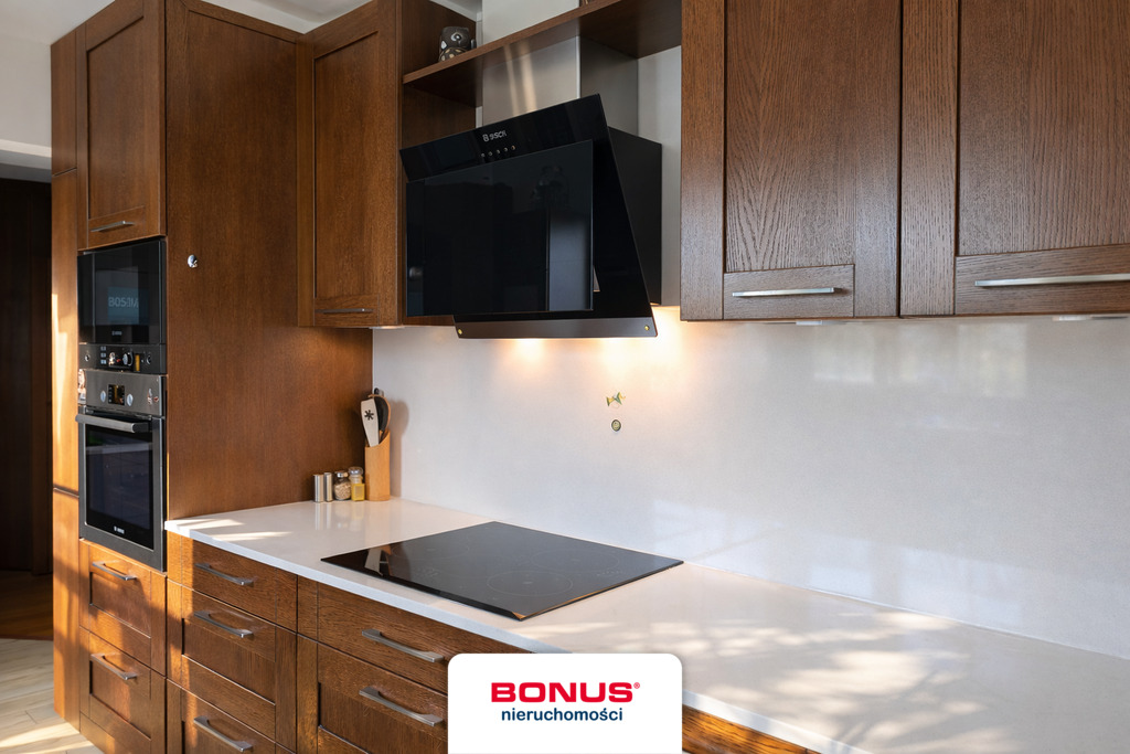 Wolnostojący dom z garażem i ogrodem (8)