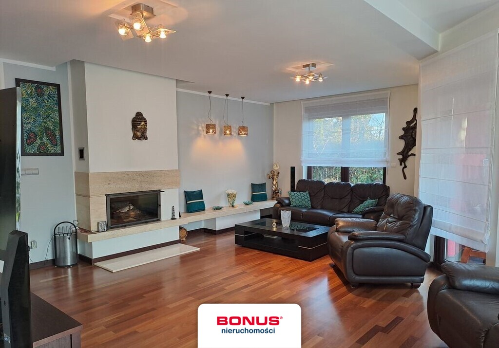 Wolnostojący dom z garażem i ogrodem (9)