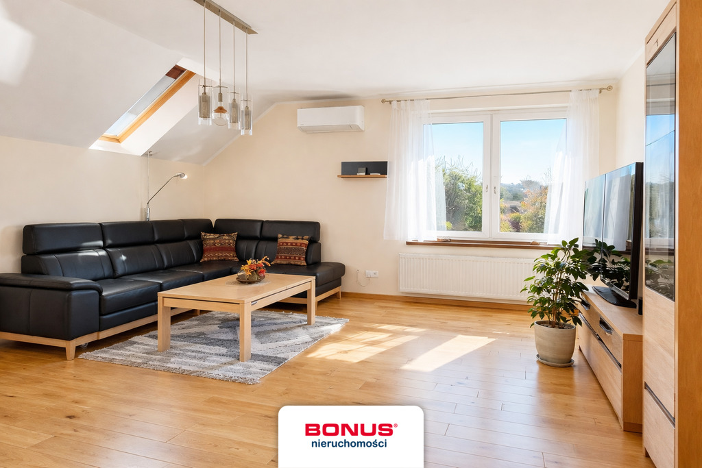 Wolnostojący dom z garażem i ogrodem (11)