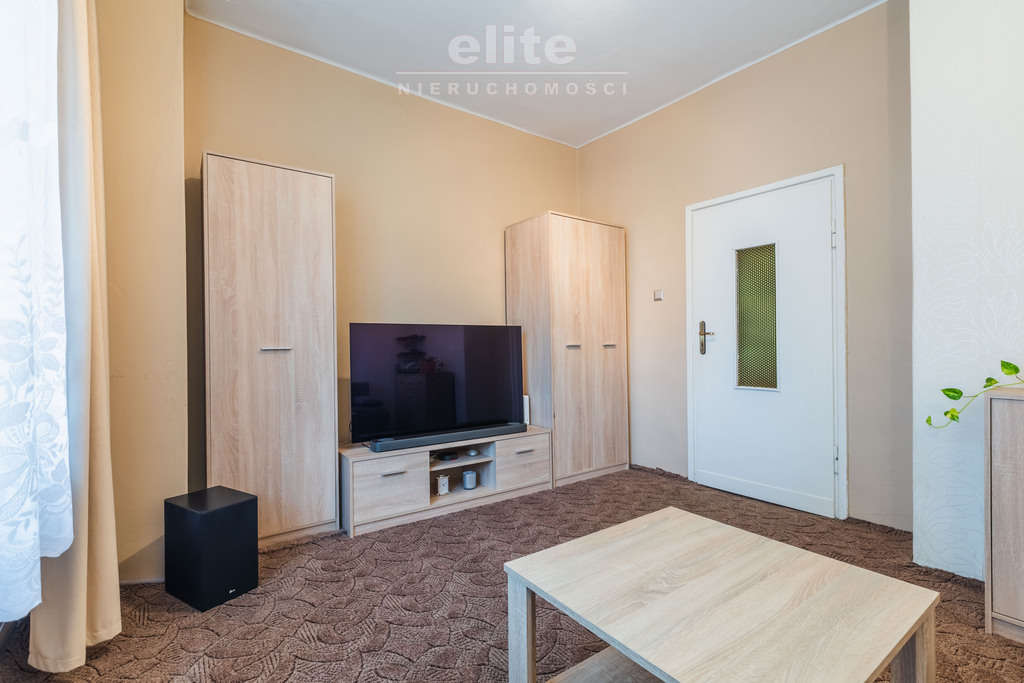 Pogodno 3 pokoje na siedzibę firmy . (5)