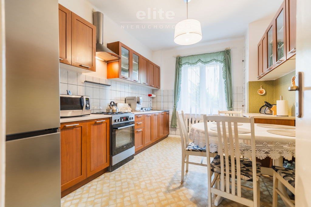 Pogodno 3 pokoje na siedzibę firmy . (10)